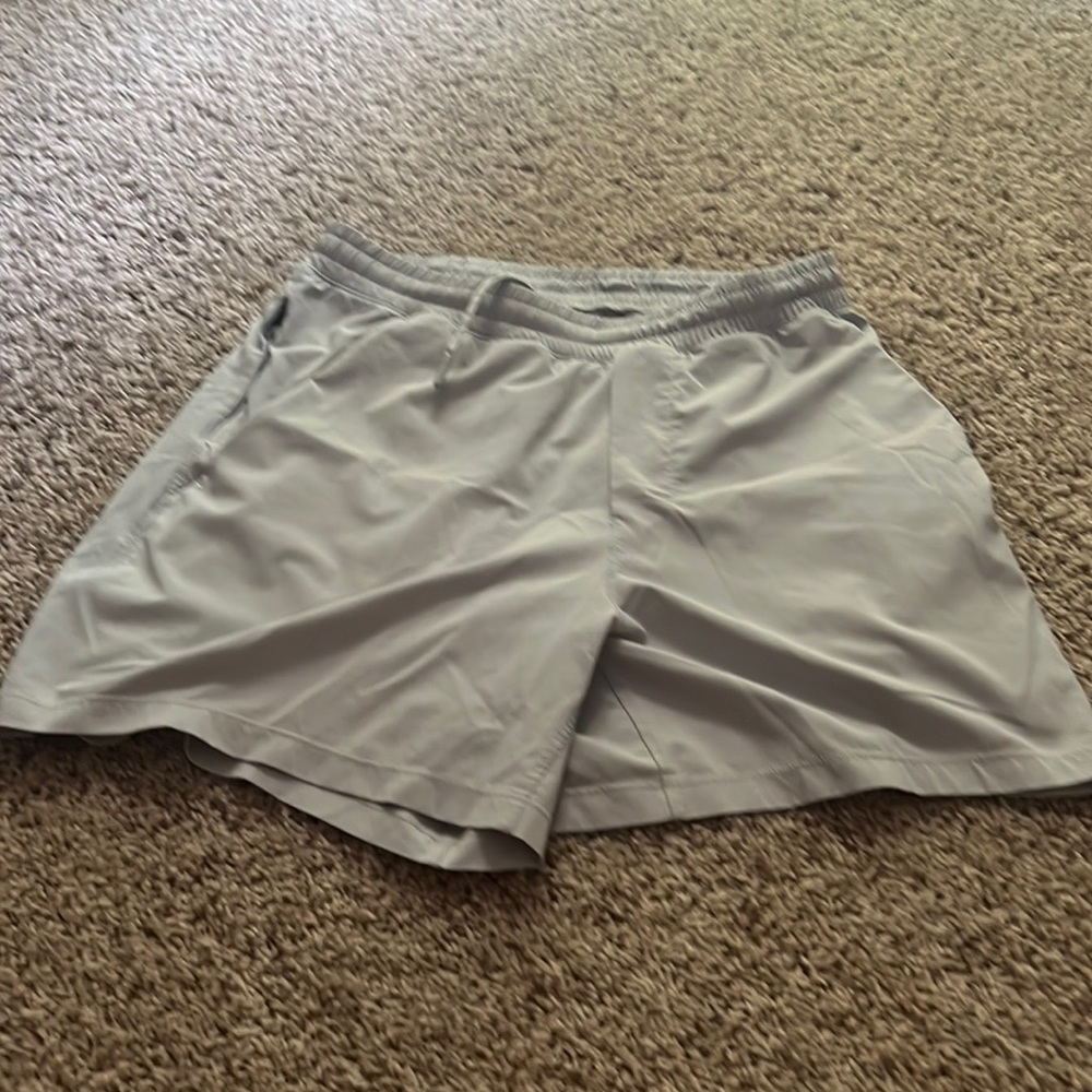 Grey mens lulu lemon shorts (Great condition) size medium 5in inseam
